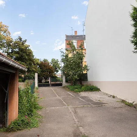 Les Remparts De 1 Parking *